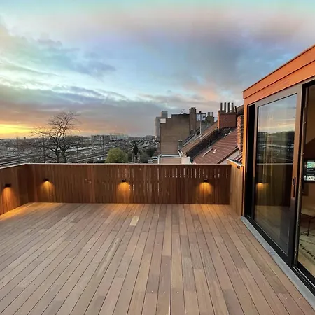 公寓 Penthouse With Airconditioning And Big Terrace, Close To Sint-pieters Station And Centre