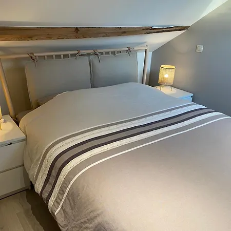 公寓 Penthouse With Airconditioning And Big Terrace, Close To Sint-pieters Station And Centre *