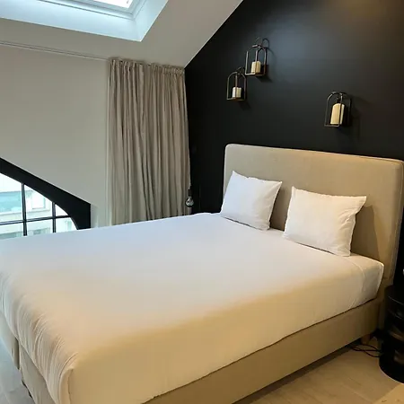 Penthouse With Airconditioning And Big Terrace, Close To Sint-pieters Station And Centre *