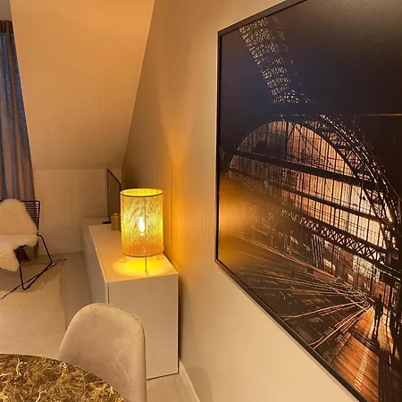 Апартаменти Penthouse With Airconditioning And Big Terrace, Close To Sint-pieters Station And Centre *