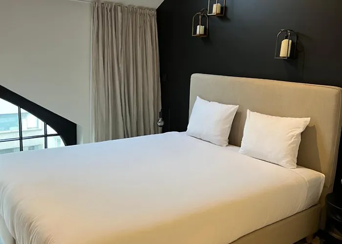 Penthouse With Airconditioning And Big Terrace, Close To Sint-pieters Station And Centre *